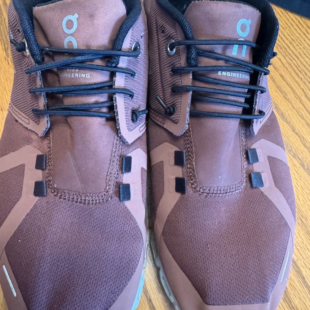 On Cloud  ladies  Athletic Shoes 9.5